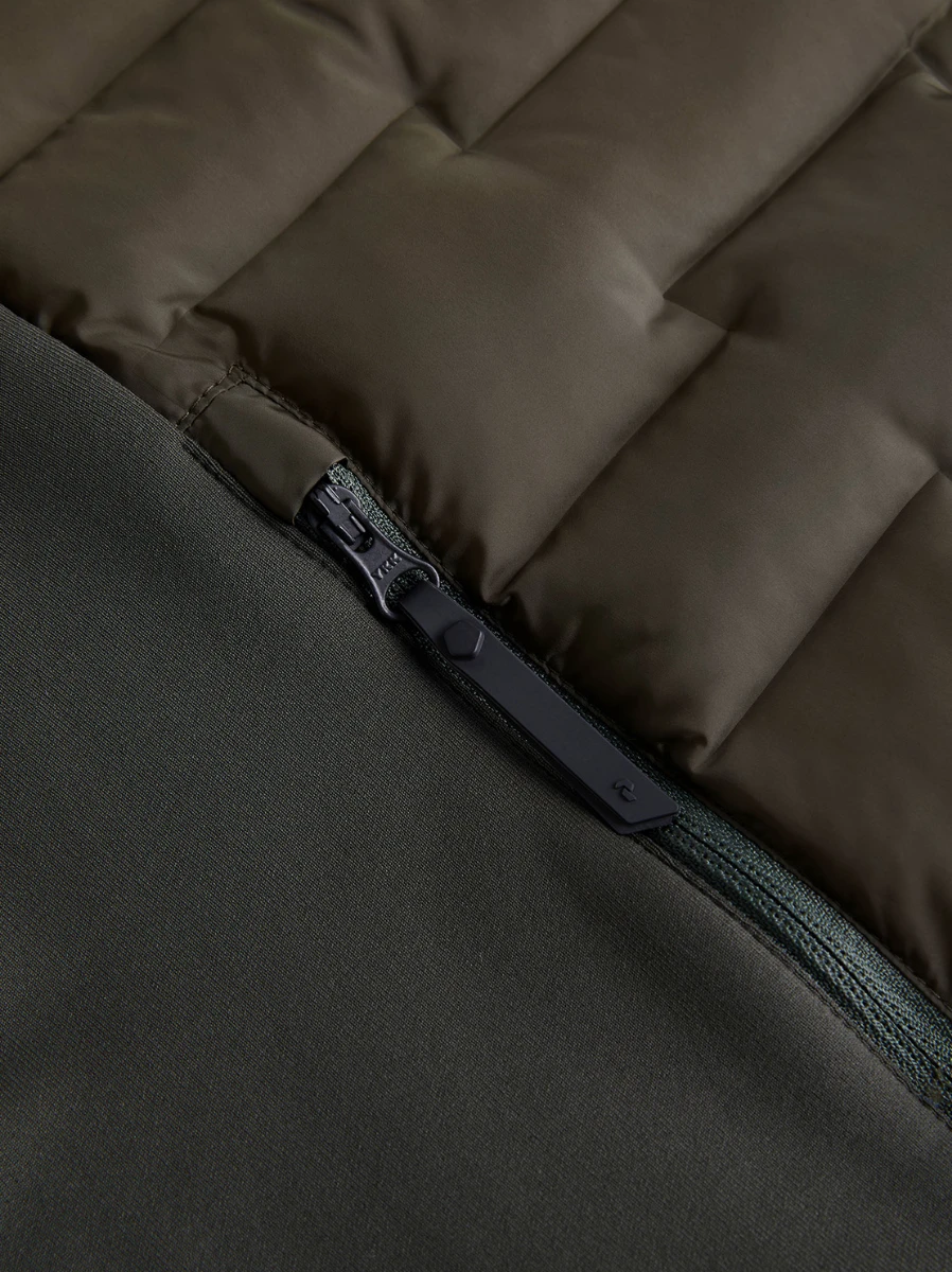 PEAK PERFORMANCE WOMEN'S ARGON HYBRID HOOD JACKET Forest Night - Image 4